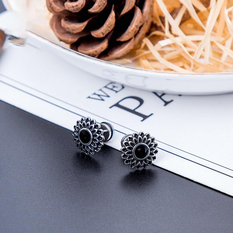 

1 пара винтажных панк серебристых серег-ромашек, подходящих как для мужчин, так и для женщин, модные и персонализированные серьги-цветы подсолнуха, ювелирные подарки серебряный