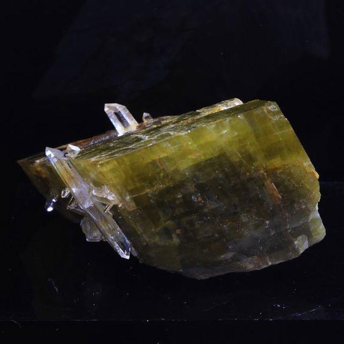 Pierres et Minéraux. Siderite, Quartz. 322.5 ct. Mésage Mine, Vizille, France..