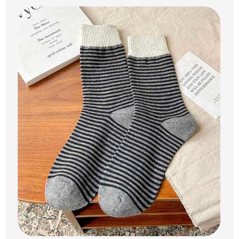 Women's Spring and Summer Striped Thickened Warm Mid-calf Socks, Trendy and Versatile Pile Socks, Anti-odor Cotton Socks