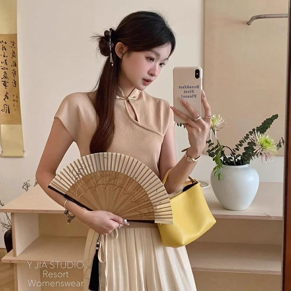 New 2024 Summer High-End Black Chinese Stand Collar Cap Sleeve Cheongsam Top In Zen National Style