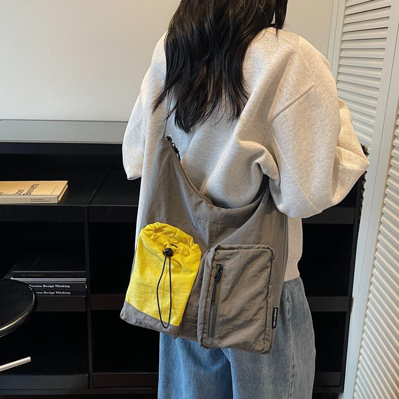Borsa a Spalla Grande Capacità con Cuciture Colorate Borsa a Tracolla Leggera da Donna con Tasche Multiple