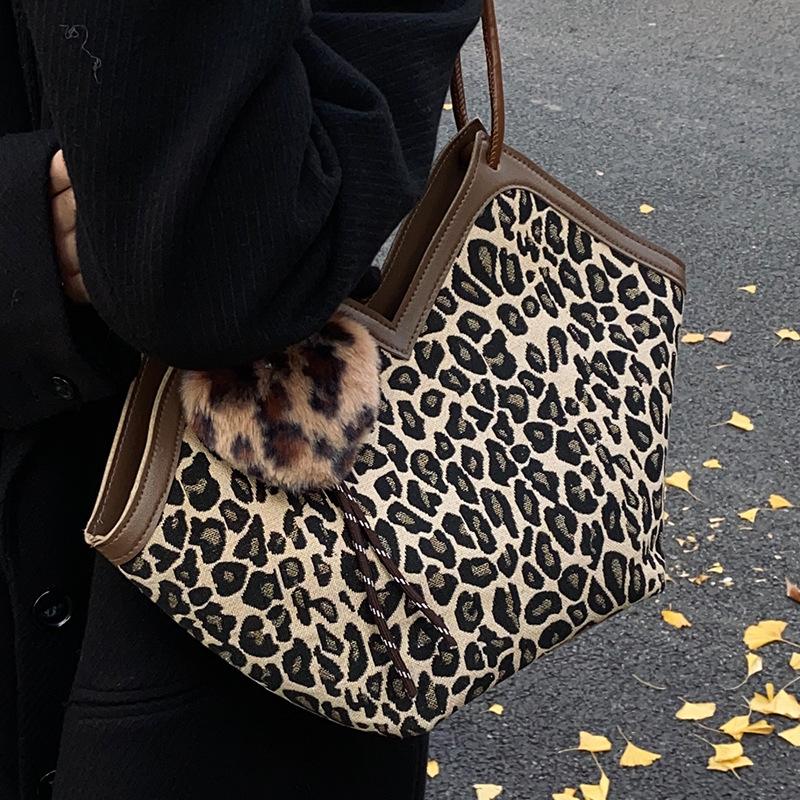 

В этом году популярная сумка с леопардовым принтом, модная женская сумка-тоут, высококачественная фактурная сумка через плечо