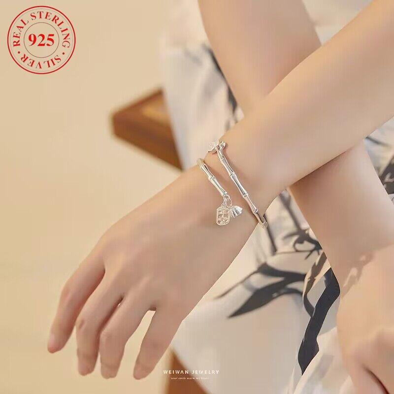925Silver bamboo lotus bracelet is skin-friendly, hypoallergenic, safe and reliable, with a delightful niche design, a light luxury accessory