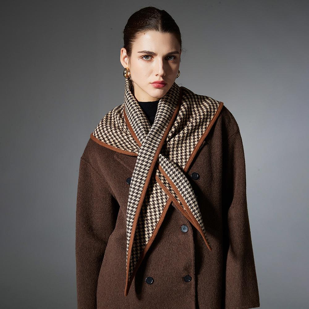 2025 High-End Podzim/Zima Trojúhelníková šála se vzorem kohoutí stopy pro Evropu a Ameriku