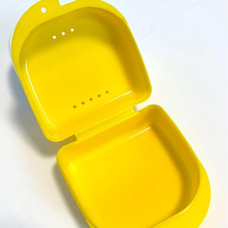 Colorful Plastic Denture Retainer Case With Ventilation Holes Durable For Daily Use Travel Mouthguard Storage