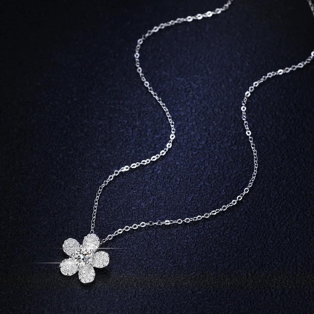 Luxury Platinum Pendants Moissanite Diamond Necklace for Women Camellia New Collarbone Chain Wedding Jewelry Gift