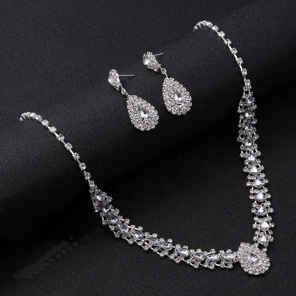 

Популярный простой набор ожерелья и серег в виде капли воды с инкрустацией циркониевыми бриллиантами