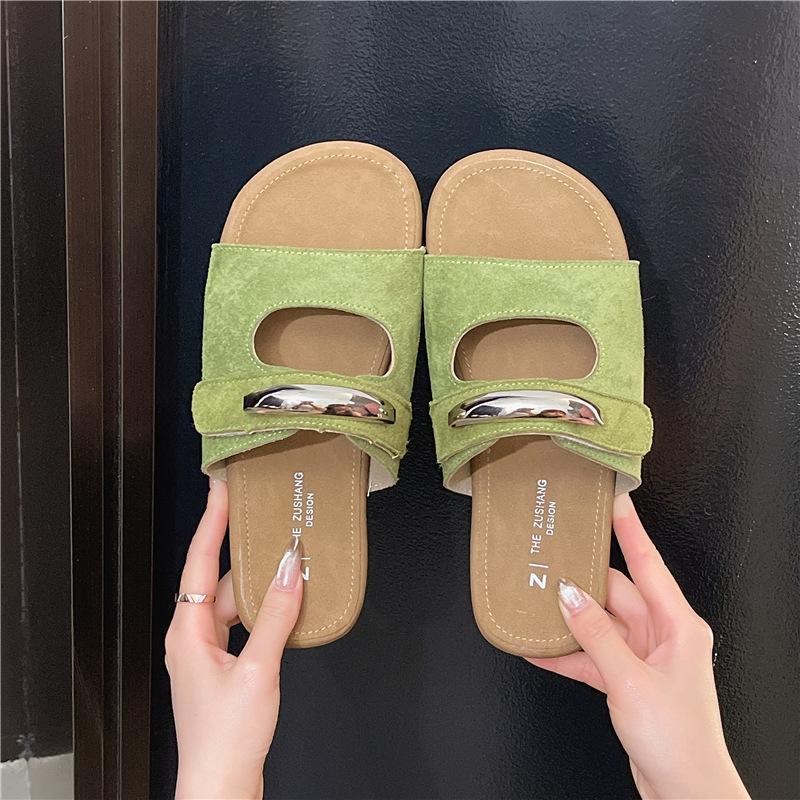 

Крутые тапочки на липучке для женщин, новые летние модели 2025 года, для ношения с юбками, красивые однословные шлепанцы на мягкой подошве, нескользящие пляжные туфли 37 зелёный