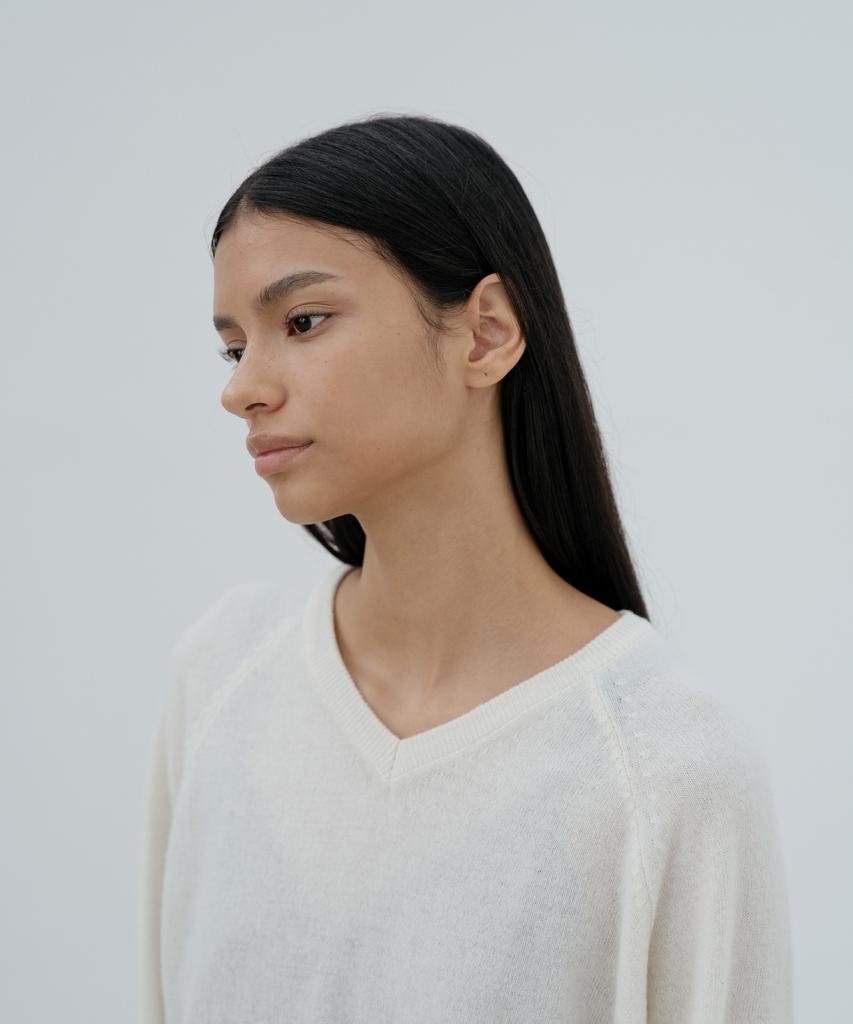 DENOAH Para V-Neck Pullover (Ivory)
