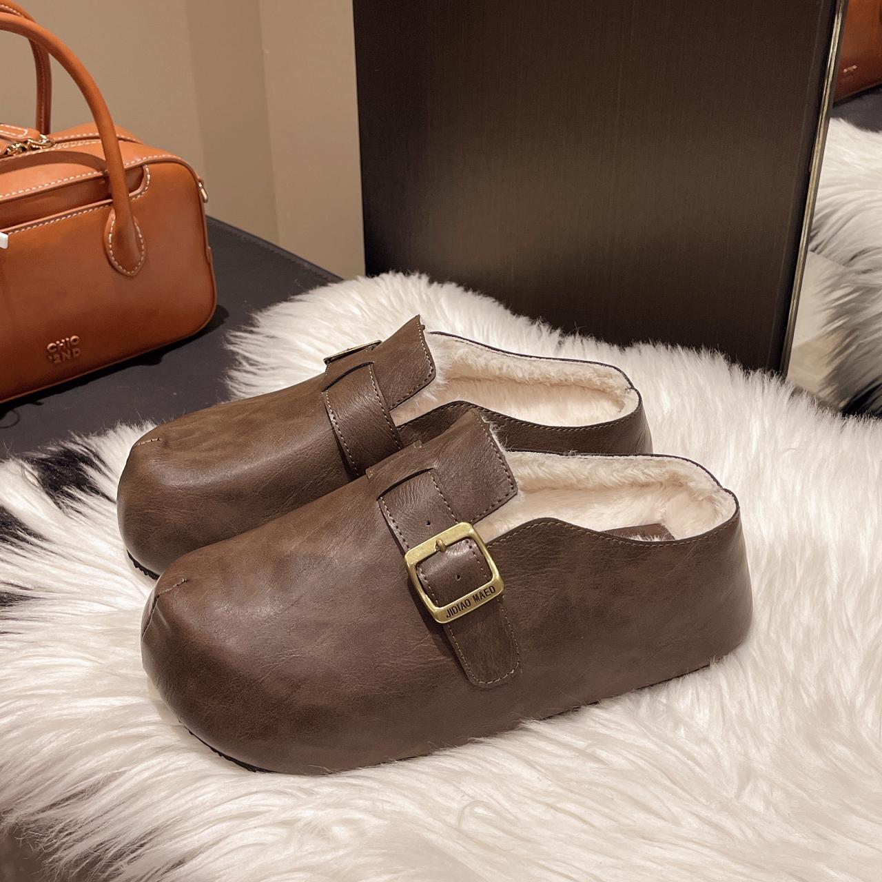 Модные женские туфли на плоской подошве однотонного цвета 2024 года новые бархатные внутренние теплые ветрозащитные удобные женские тапочки для отдыха на открытом воздухе мокасины 35 4270₽