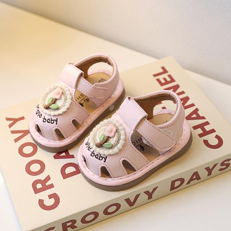 Summer Sandals for Baby Girls 0-1-2 Years Old, Soft-Soled Infant Walking Shoes, Floral Squeaky Shoes with Closed-Toe Design.