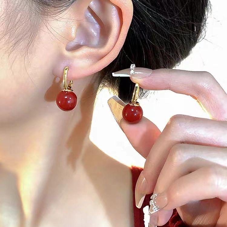 Elegant French Retro Pearl Ear Cuffs: 2023 High-End Light Luxury Women's Jewelry