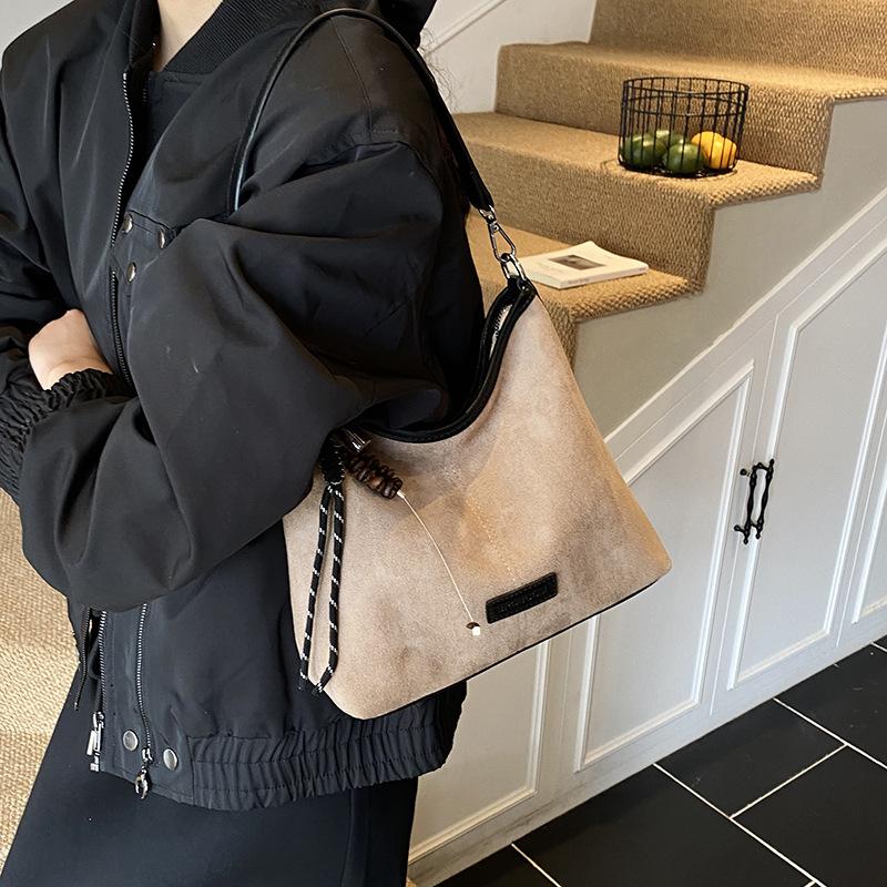 Trendige und vielseitige Ein-Schulter-Tasche, Pendler-Bucket-Bag mit großem Fassungsvermögen