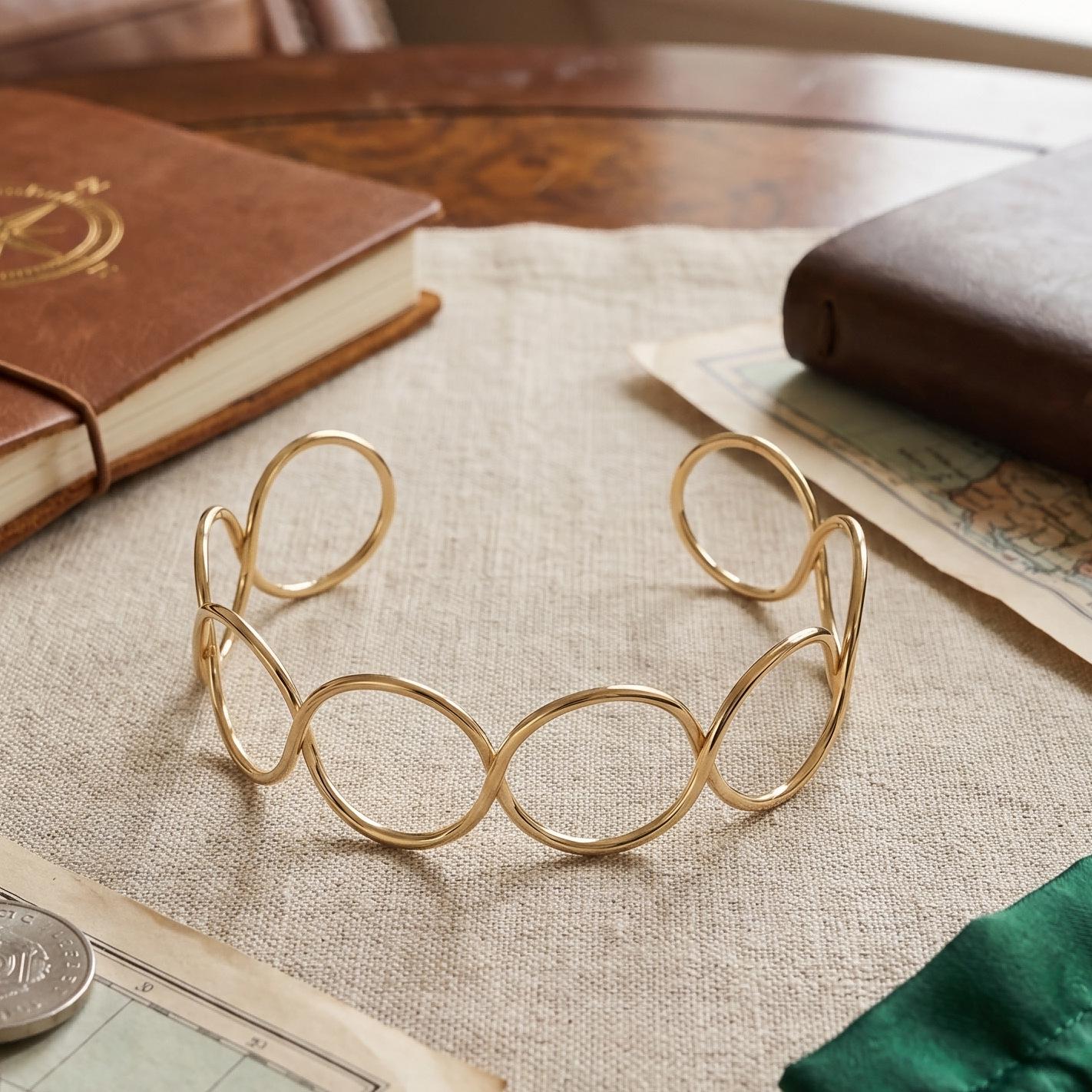 Elegant French Retro Gold 8-Shaped Choker Necklace - Stylish Niche Design