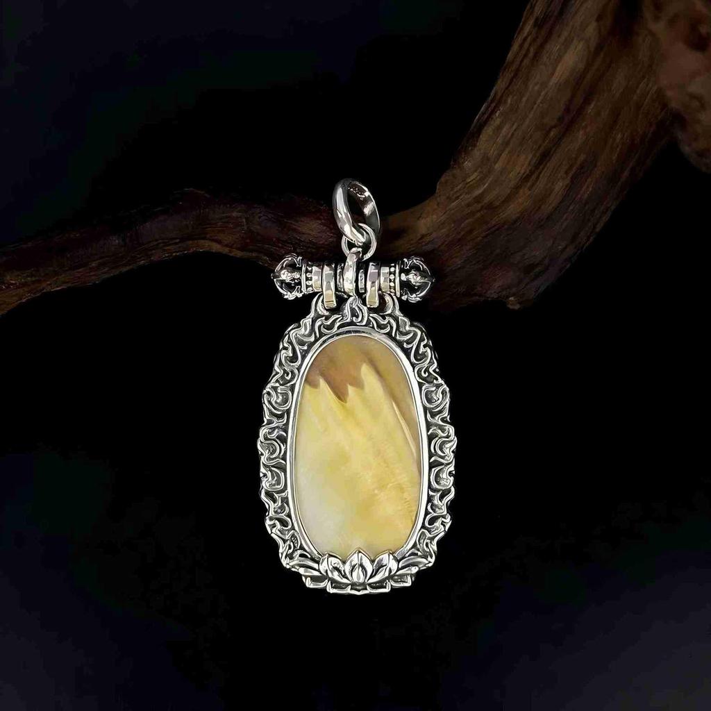 S925 Sterling Silver Medicine Buddha Pendant with Natural Shell Carving, Ethnic Auspicious Clouds Design, High-End Fashionable Necklace.