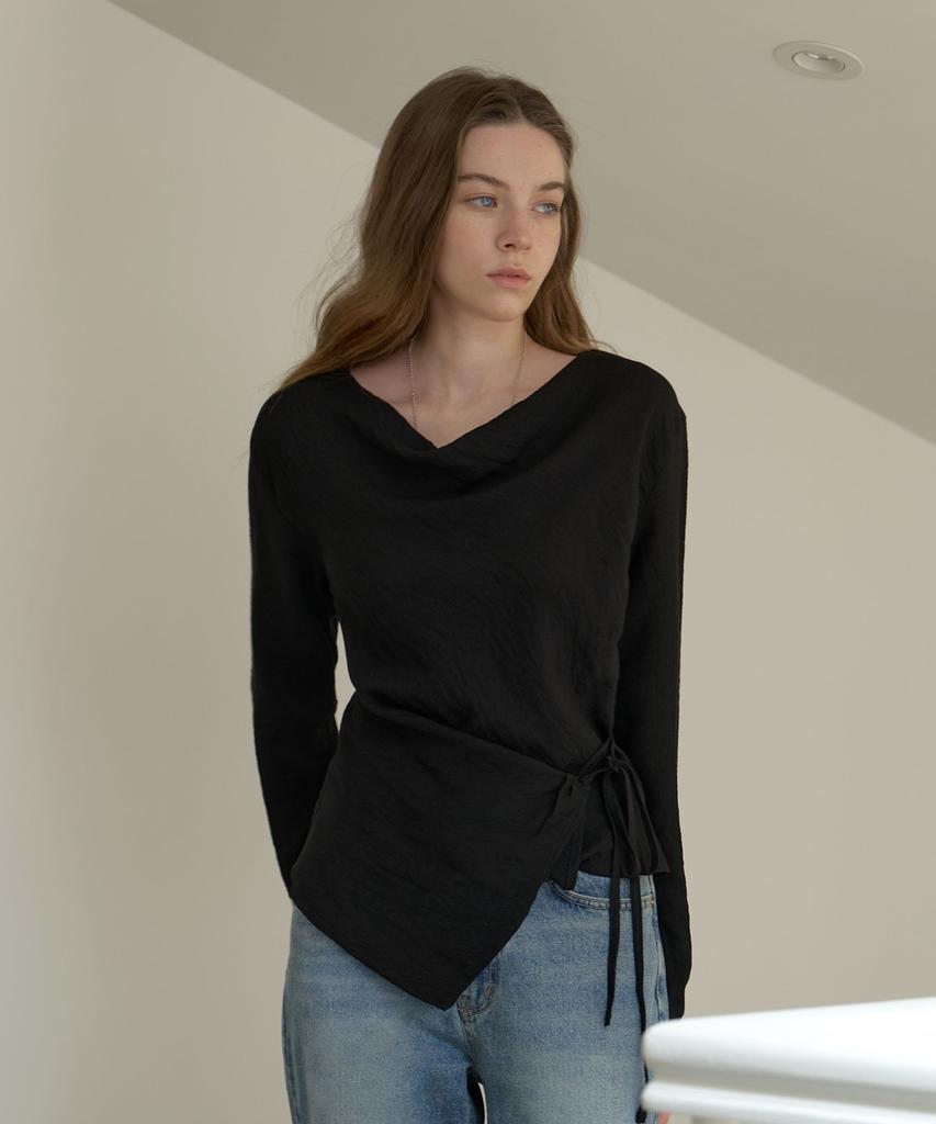 AMONG A Wrinkle Wrap Blouse_Black