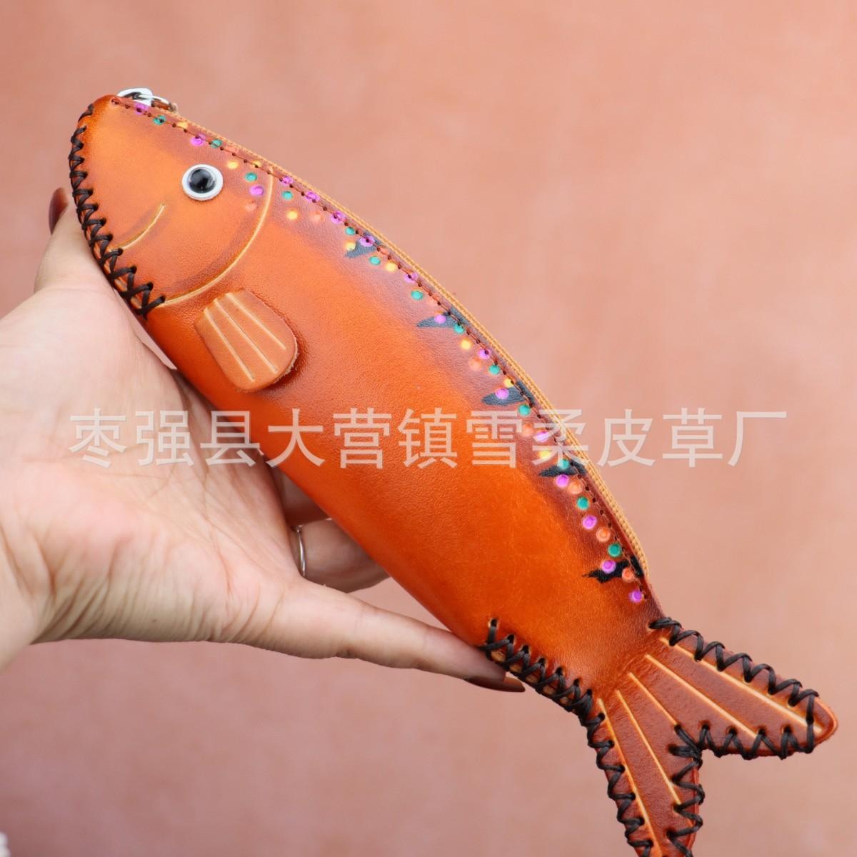 

First Layer Cowhide Small Fish Change Bag, Stationery Pencil Case, Personalized Storage Small Bag, Hand Bag, Zipper, Fashion Gift, Hand Bag. коричневий