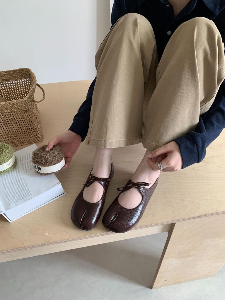 Niche Flat-heeled Pig's Foot Shoes Women's Shoes 2025 New Autumn Horseshoe Pig's Foot Shoes One Pedal Doudou Single Shoes