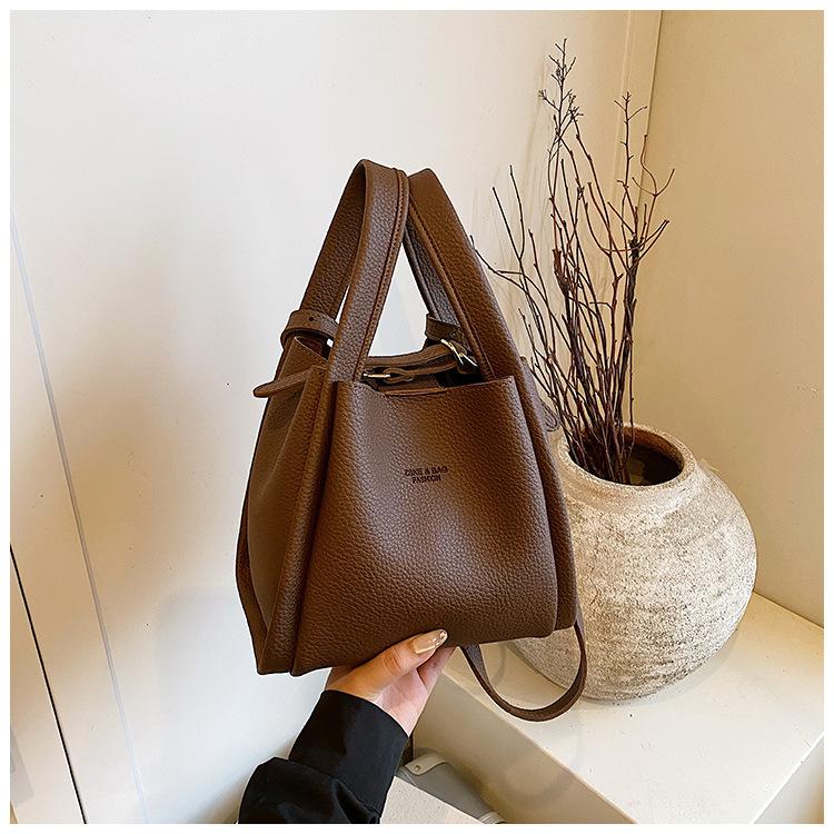 Retro portable bucket bag women's new large-capacity women's messenger bag fashionable versatile high-end shoulder bag trendy