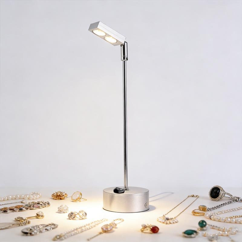 Wire-Free Jewelry Display Spotlight with Charging