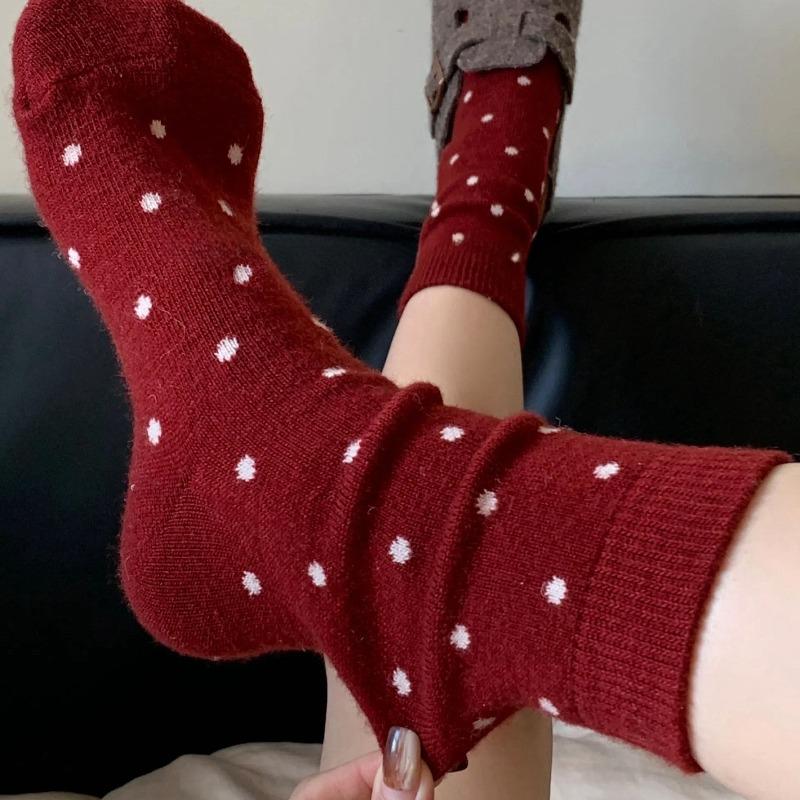 Ladies Autumn and Winter Warm Trend This Year Festive Flocking Puppy Mahua Polka Dot Wool Red Tube Pile Socks