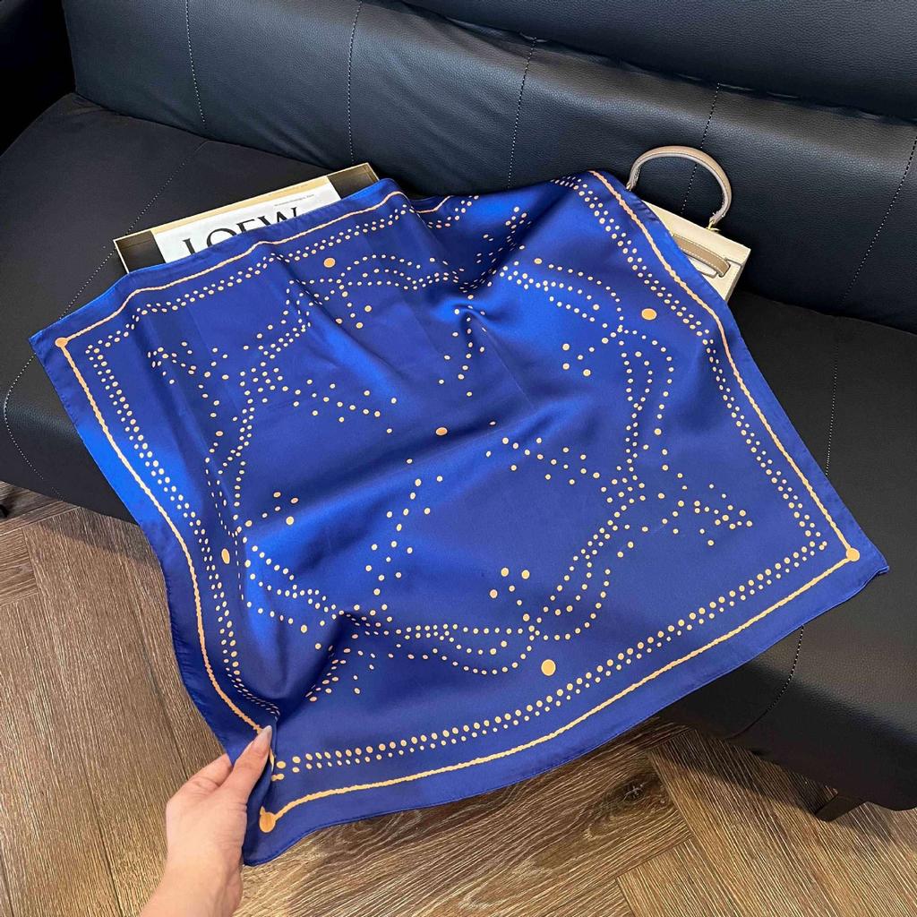 Simulated silk women's small square scarf, Korean cashew nut leopard print small silk scarf, headscarf, four-season scarf, professional scarf.