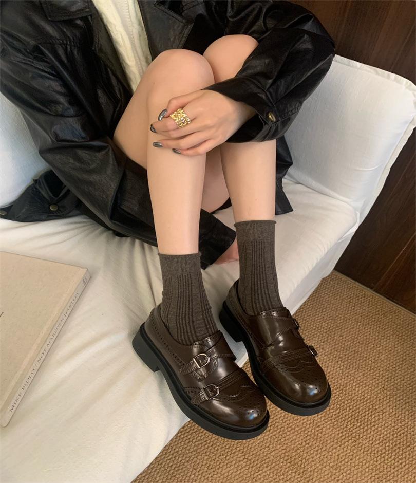 

Женские лоферы осенние простые и удобные универсальные с плоской подошвой и пряжкой на ремешке в британском стиле 39 темно-коричневого