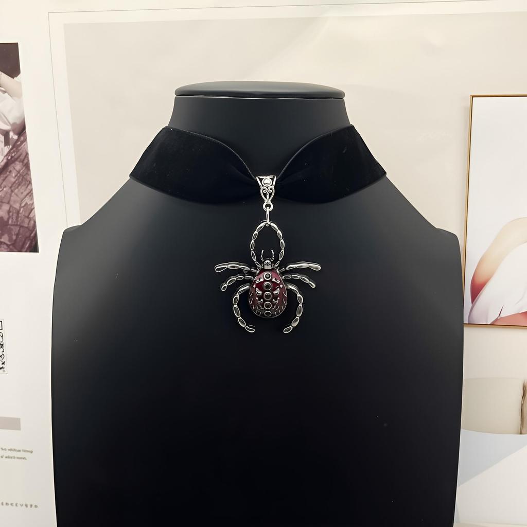Gothic Winged Skull Heart Pendant Velvet Choker Necklace