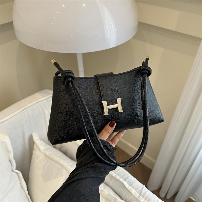 

Однотонная ПУ Трендовая и Персонализированная Повседневная Сумка для Поездок Новая Простая Женская Сумка Сумка на Плечо Сумка Кроссбоди Металлическая Пряжка Женская Сумка