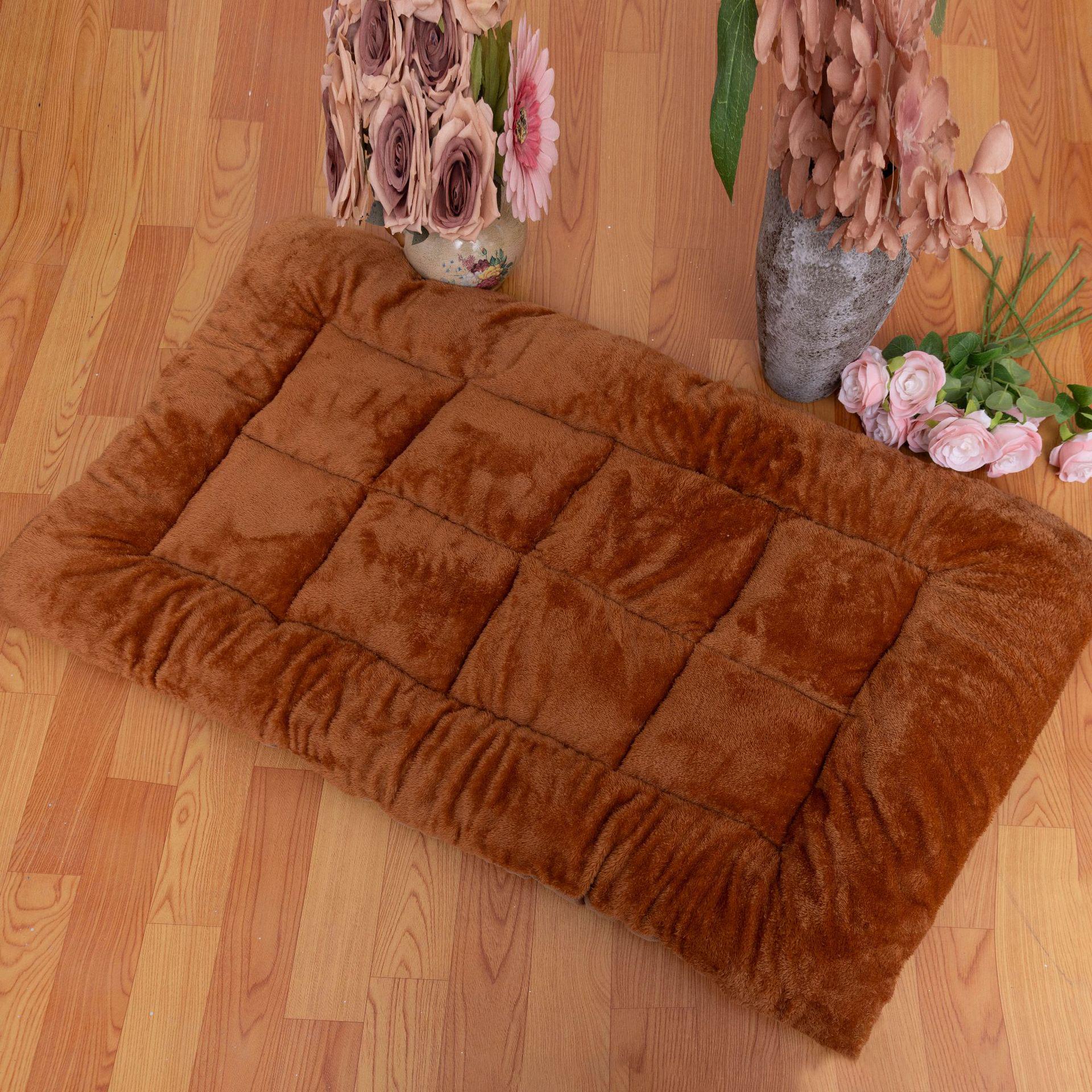 

All-Season Pet Sleeping Mat: Dual-Sided Bed for Large Dogs and Cats 90*60cm (Suitable for pets up to 50 lbs) темно-коричневого кольору