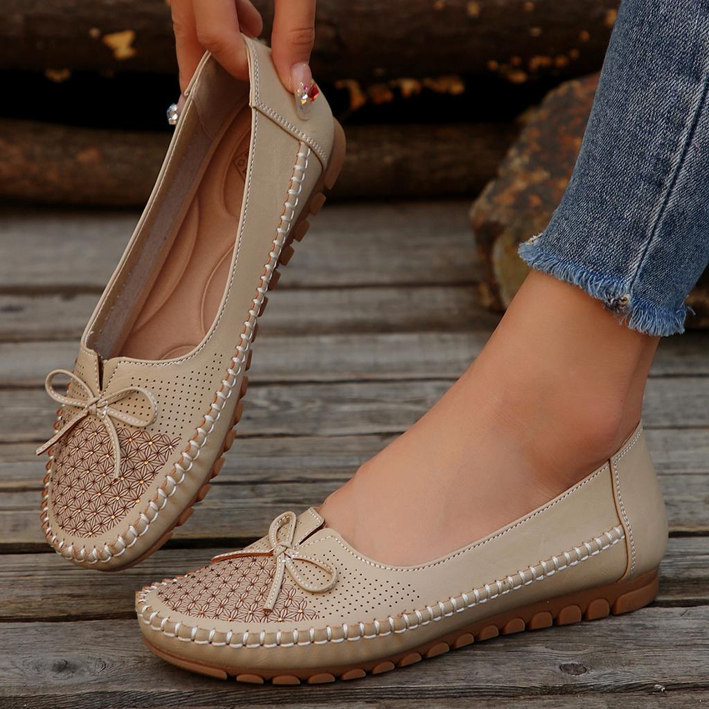 Dames beige flats med ankelkjedelignende dekorasjon - Slip-on sko med lukket tå, overdel i PU ekte skinn og polstret innersåle - Hverdagssko for alle årstider