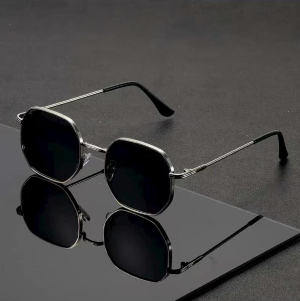 Men's Trendy Blue Polarized Sunglasses - Polygonal Metal Frames for Driving and Beach Travel