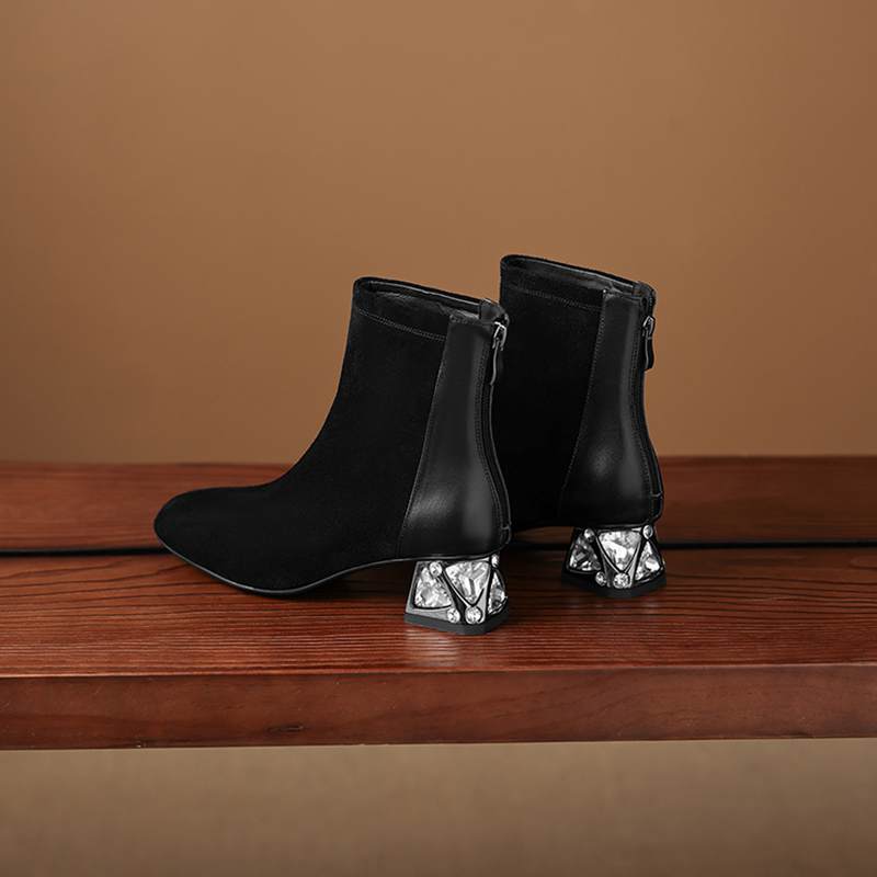 Krazing Pot Cow Suede Nubuck Winter Round Toe Chelsea Boots Med Heels Zipper Crystal Heels Women Ankle Boots