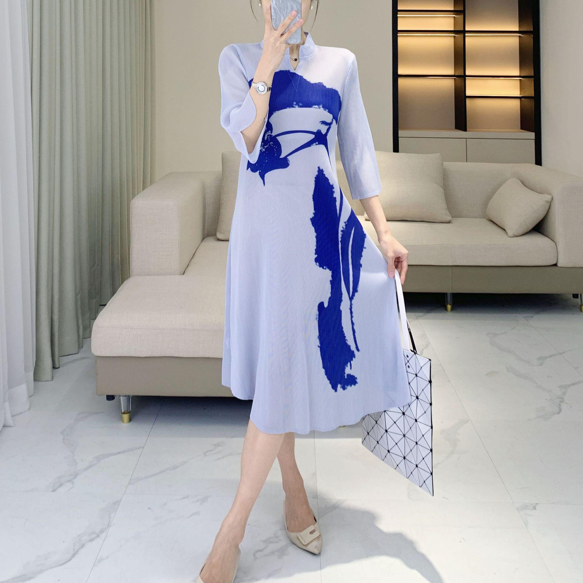 

Japanese-Inspired Ink Wash Print Pleated Dress, Seven-Sleeve, Plus Size, Elegant and Slimming. One Size (fits 90-150 kg) рожевий