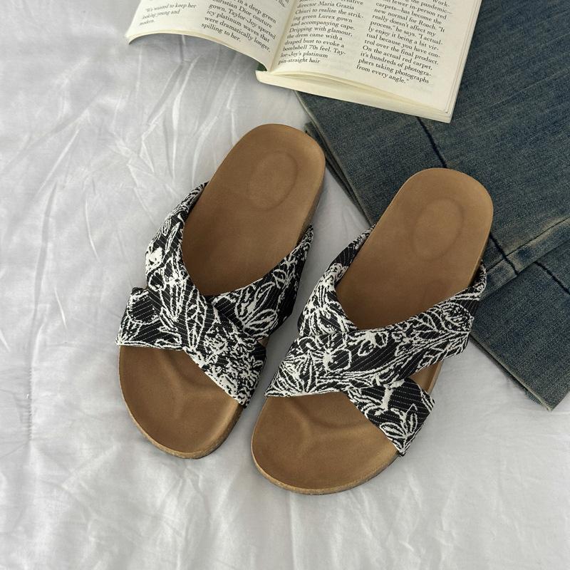 Flat-bottomed Cool Slippers Women's Summer 2025 New Outer Wear Lazy Fashion Cross Pregnant Women Non-slip New Chinese Floral Slippers