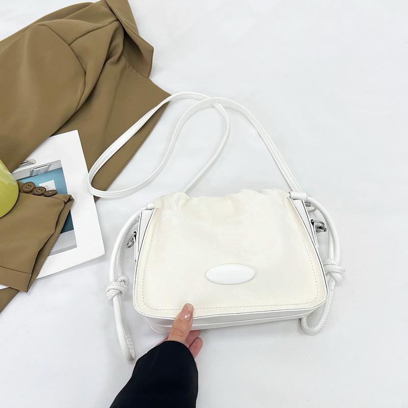 Trendy Fashionable One Shoulder Bag Stylish New Bucket Bag For Women In Chic Colors