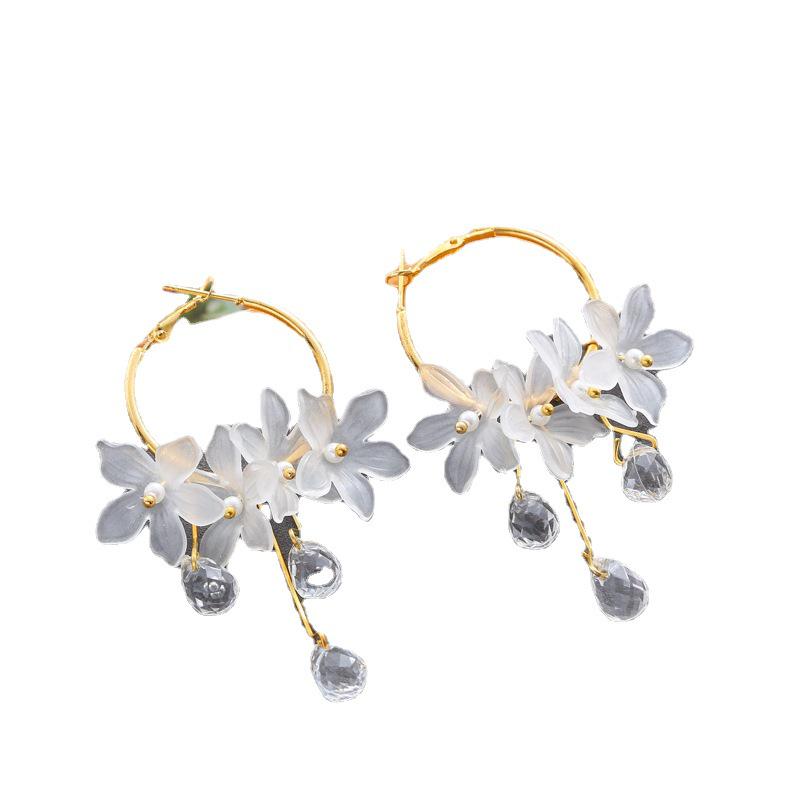 "Elegant European & American Fairy Earrings: Douyin Style, Korean Crystal Flower & Pearl Design"