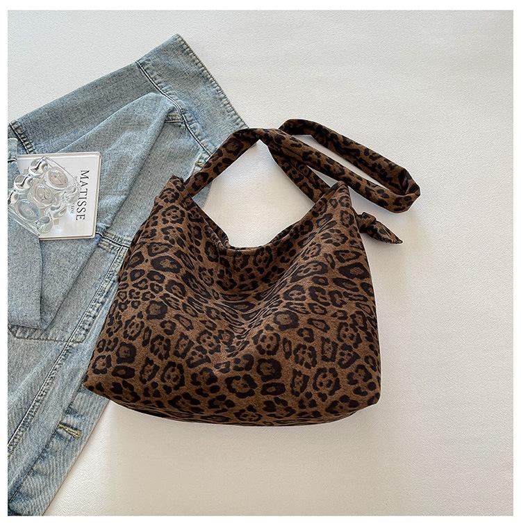 

Fashionable leopard print commuter tote bag women s 2025 autumn new versatile casual large-capacity commuter shoulder crossbody bag кавовий