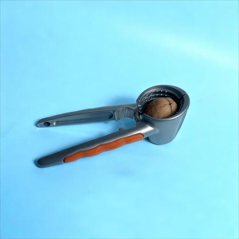 Universal Nut Cracker