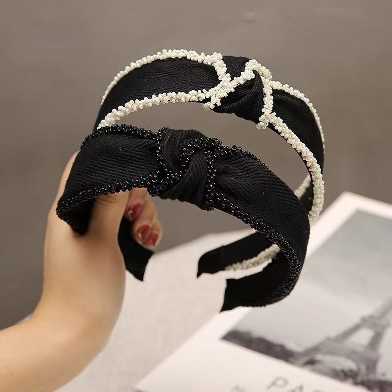 Luxury Autumn/Winter Hairband for Women - Elegant Wide-Brimmed Skull Top Clip for Hair & Face Wash.
