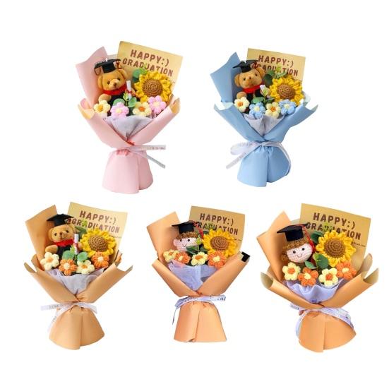 Buchet de Flori Croșetate pentru Absolvire Flori Croșetate Handmade Buchet de Floarea Soarelui cu Păpușă Drăguță Cadou de Absolvire pentru Băieți Fete