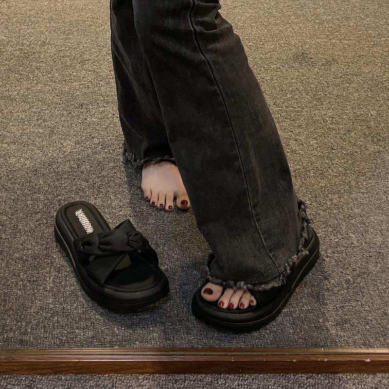 

Wear a word drag women s summer 2025 new fashion versatile thick bottom non-slip comfortable niche high-end cool slippers 35 чёрный