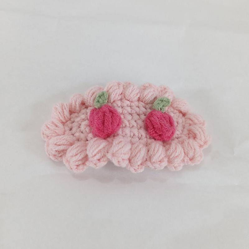 

Handmade Woolen Yarn Hair Clips: 3D Cartoon Mushroom Design for Children