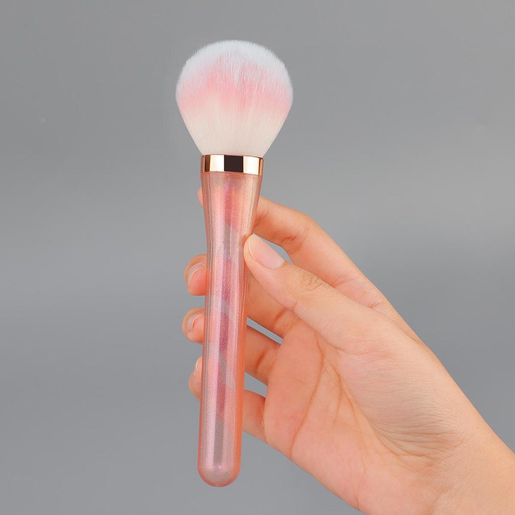 Large Fluffy Foundation Brush, Skin-Friendly Texture, Non-Shedding, Ideal for Powder and Blush Makeup.