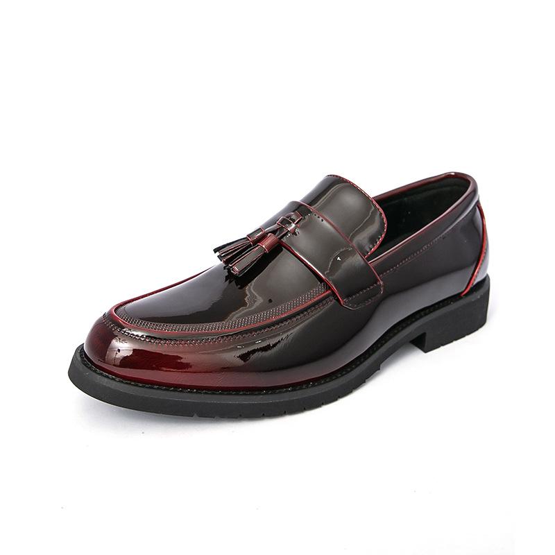 Men's Plus Size Tassel Loafers: Pointed Toe, Slip-On Leather Shoes for Business and Casual Wear in Spring and Autumn.