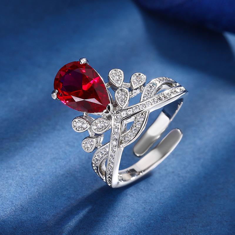 Jewelry Copper Bottom Gold-Plated Retro Simulation Color Treasure Red Corundum Design Crown Ring Women 8 * 12