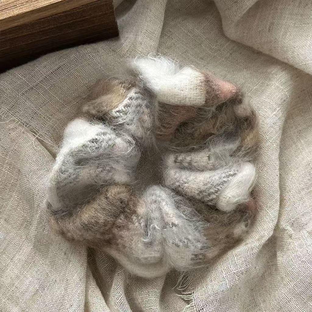 

Клетчатая шерстяная эластичная повязка на голову - плюшевое кольцо для волос в гонконгском стиле checkered woolen large intestine ring кофейный/белый