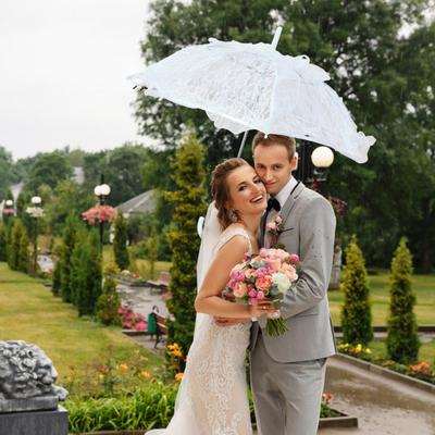 Umbrelă de broderie din dantelă de epocă, mâner lung, umbrelă decorativă ușoară, petrecere de nuntă, dans de mireasă, performanță, umbrelă de soare, recuzită pentru fotografie