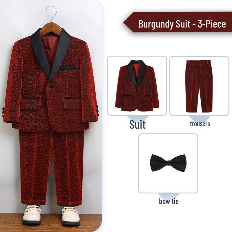 Chlapecký formální oblek v britském stylu pro družbu a klavírní vystoupení