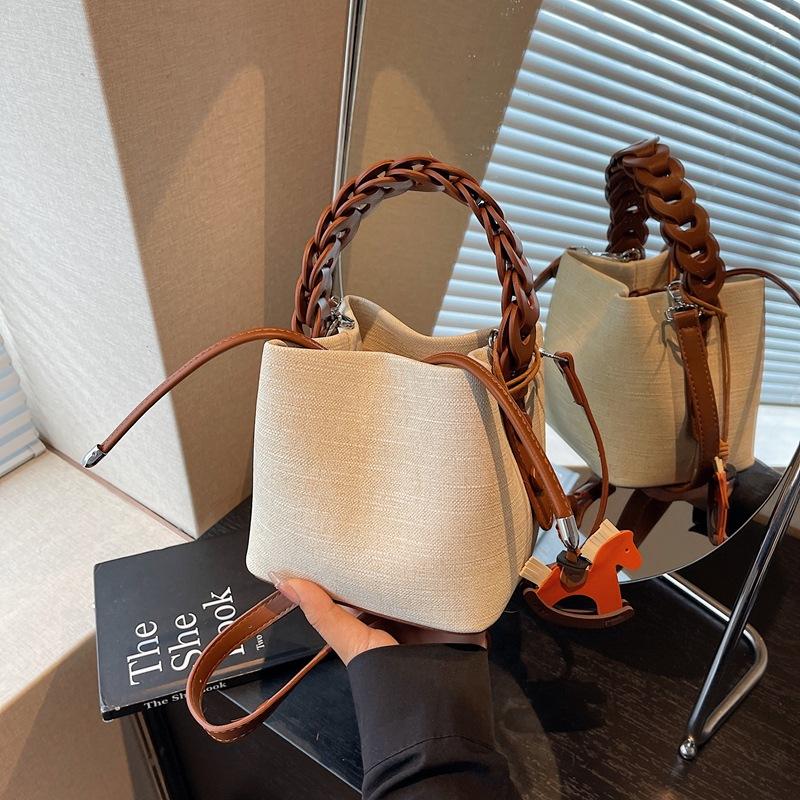 Today's popular bags, new summer texture niche shoulder bags, versatile messenger bucket bags